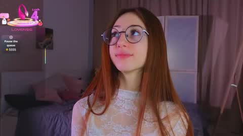 Snapshot of avrillemell chatting on 7, 11, 2025 Avril online show from 7, 11, 2025