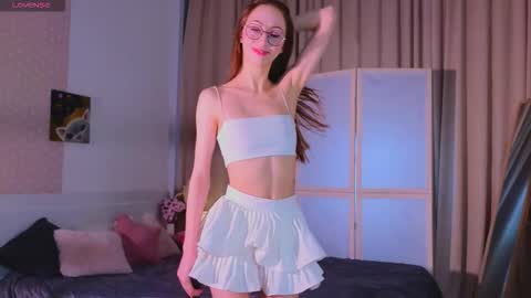 Snapshot of avrillemell chatting on 16, 11, 2025 Avril online show from 16, 11, 2025