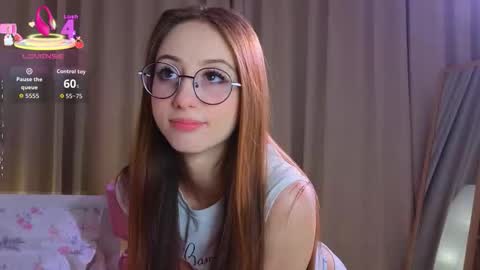 Snapshot of avrillemell chatting on 18, 12, 2025 Avril online show from 18, 12, 2025