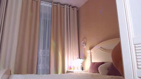 Snapshot of avrora_lew_ chatting on 13, 10, 2025 Avrora Inst online show from 13, 10, 2025