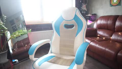 Snapshot of awondrr chatting on 18, 10, 2025 Alice online show from 18, 10, 2025