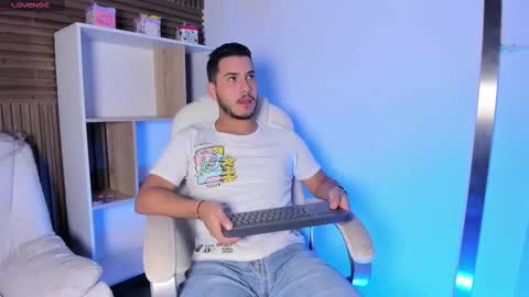 axel_grey_ online show from 7, 10, 2025