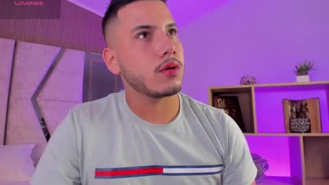 axel_grey_ online show from 21, 4, 2026