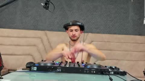 Axel  online show from 22, 5, 2026