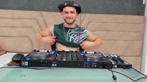 Axel  online show from 10, 7, 2026
