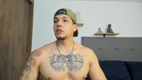 INDEPENDENT MODEL  online show from 10, 10, 2025