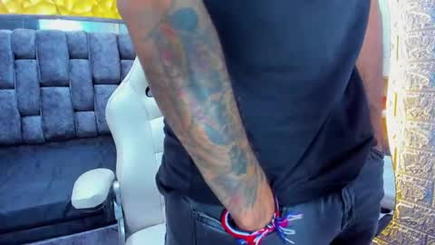 Axell Cross2 online show from 1, 2, 2025