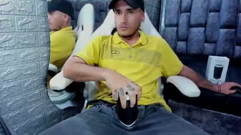 Axell Cross2 online show from 25, 2, 2025