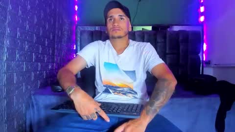 Axell Cross2 online show from 18, 10, 2025