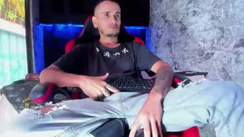 Axell Cross2 online show from 17, 4, 2026