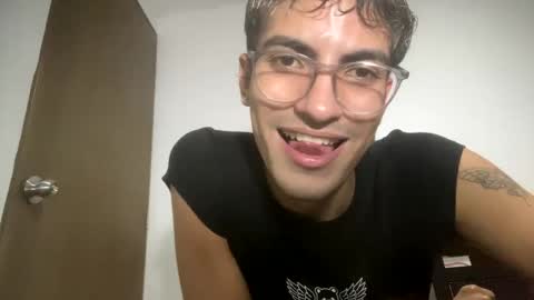 Snapshot of axellatino_ chatting on 23, 1, 2025 Axel online show from 23, 1, 2025