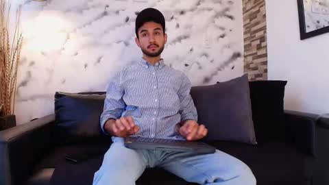 Axel Moon online show from 4, 3, 2026