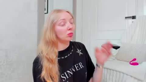 Snapshot of ayaye_ chatting on 8, 6, 2026 SundyRose online show from 8, 6, 2026