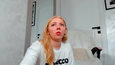 Snapshot of ayaye_ chatting on 23, 7, 2026 SundyRose online show from 23, 7, 2026