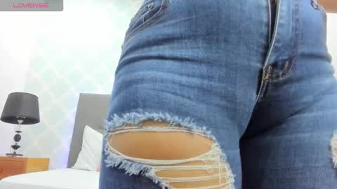 Snapshot of ayla13_ chatting on 30, 9, 2025 Alyda Jaramillo online show from 30, 9, 2025