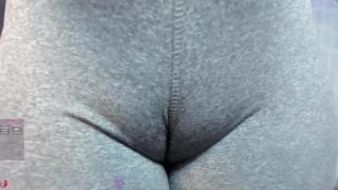 Snapshot of ayla13_ chatting on 9, 10, 2025 Alyda Jaramillo online show from 9, 10, 2025