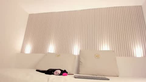 Ayla  online show from 21, 4, 2026