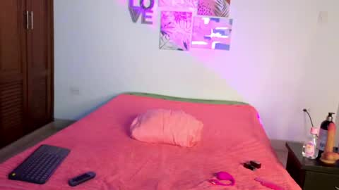 aylah_beckham online show from 18, 4, 2026