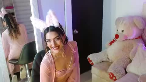 Snapshot of ayleen_m chatting on 19, 7, 2026 AYLEEN online show from 19, 7, 2026