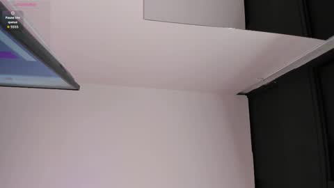 ayllin  online show from 10, 9, 2025