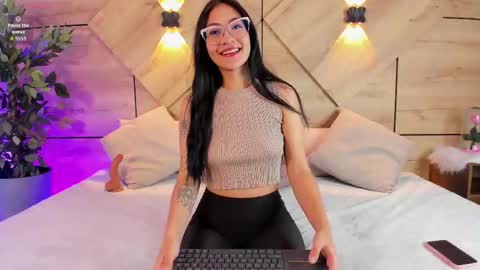 ayllin  online show from 1, 10, 2025