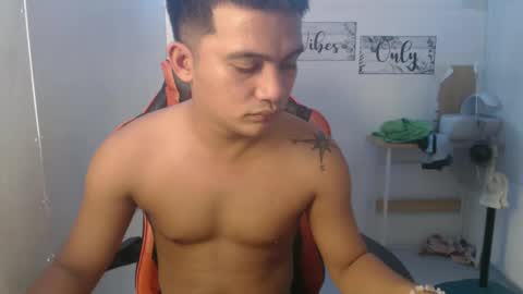 ayman2003 online show from 5, 1, 2025