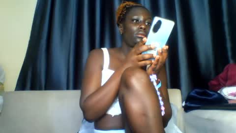 azaelia_iris online show from 4, 7, 2026