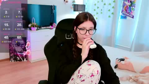 Snapshot of azaliya_haze chatting on 2, 5, 2026 Azaliya online show from 2, 5, 2026