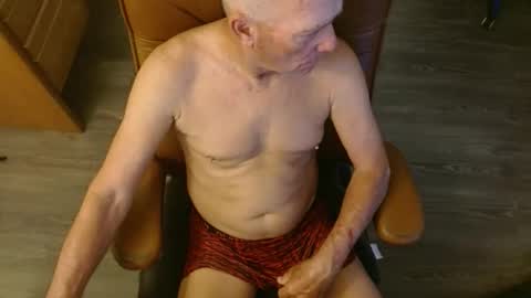 Snapshot of azmichael5 chatting on 6, 11, 2025 Mike online show from 6, 11, 2025