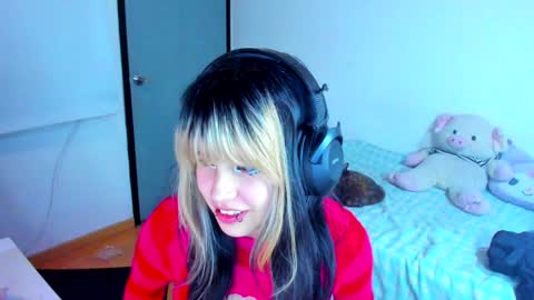 Snapshot of azu_moure chatting on 23, 1, 2025 Azu Moure online show from 23, 1, 2025