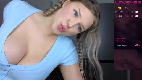 Bella Wooowww online show from 2, 12, 2024