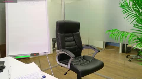 Olivia and Lexi online show from 14, 2, 2025