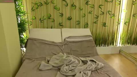 Olivia and Lexi online show from 21, 2, 2025