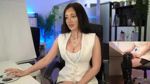 Olivia and Lexi online show from 16, 4, 2026