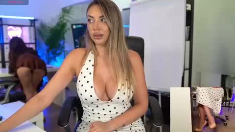 Snapshot of babesgowild chatting on 13, 6, 2026 Olivia and Lexi online show from 13, 6, 2026