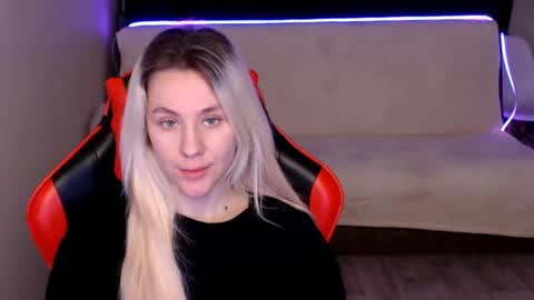 baby_kitte online show from 4, 12, 2024