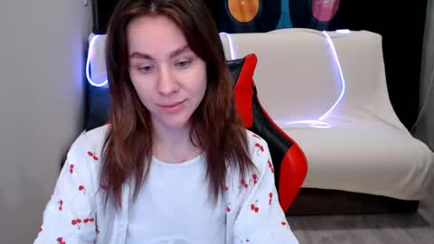 baby_kitte online show from 3, 1, 2025