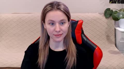 baby_kitte online show from 15, 2, 2025