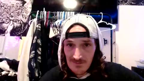 Snapshot of back2eden chatting on 6, 5, 2026 back2eden online show from 6, 5, 2026