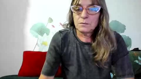 Snapshot of badgg chatting on 13, 10, 2025 Gina online show from 13, 10, 2025