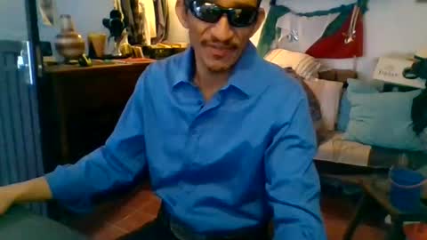 Snapshot of badhombremx chatting on 27, 2, 2025 Mexican livin Off the Wall online show from 27, 2, 2025