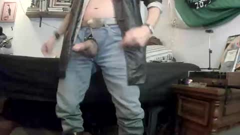 Snapshot of badhombremx chatting on 17, 9, 2025 Mexican livin Off the Wall online show from 17, 9, 2025