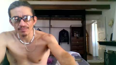 Mexican livin Off the Wall online show from 25, 4, 2026