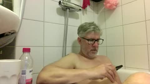 Snapshot of baggelina75 chatting on 10, 5, 2026 baggelina75 online show from 10, 5, 2026