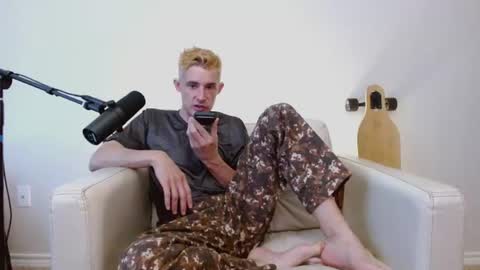 Snapshot of bananacurvesleft chatting on 3, 7, 2026 bananacurvesleft online show from 3, 7, 2026