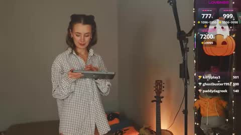 Snapshot of bananya_kitty chatting on 13, 10, 2025 Ellen and online show from 13, 10, 2025