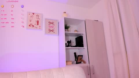  independet model online show from 13, 11, 2025