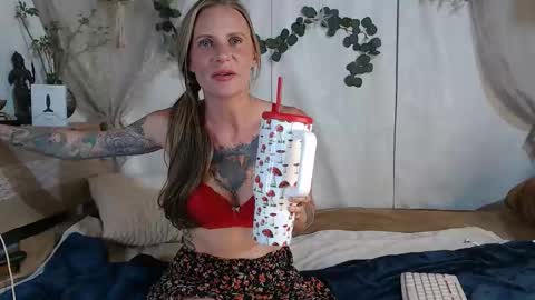 Snapshot of barefootmuse chatting on 3, 5, 2026 BareFootMuse online show from 3, 5, 2026