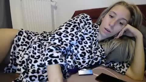 Snapshot of barelylegalblondy chatting on 10, 12, 2024 Lena online show from 10, 12, 2024