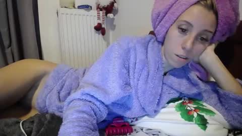 Snapshot of barelylegalblondy chatting on 23, 12, 2024 Lena online show from 23, 12, 2024